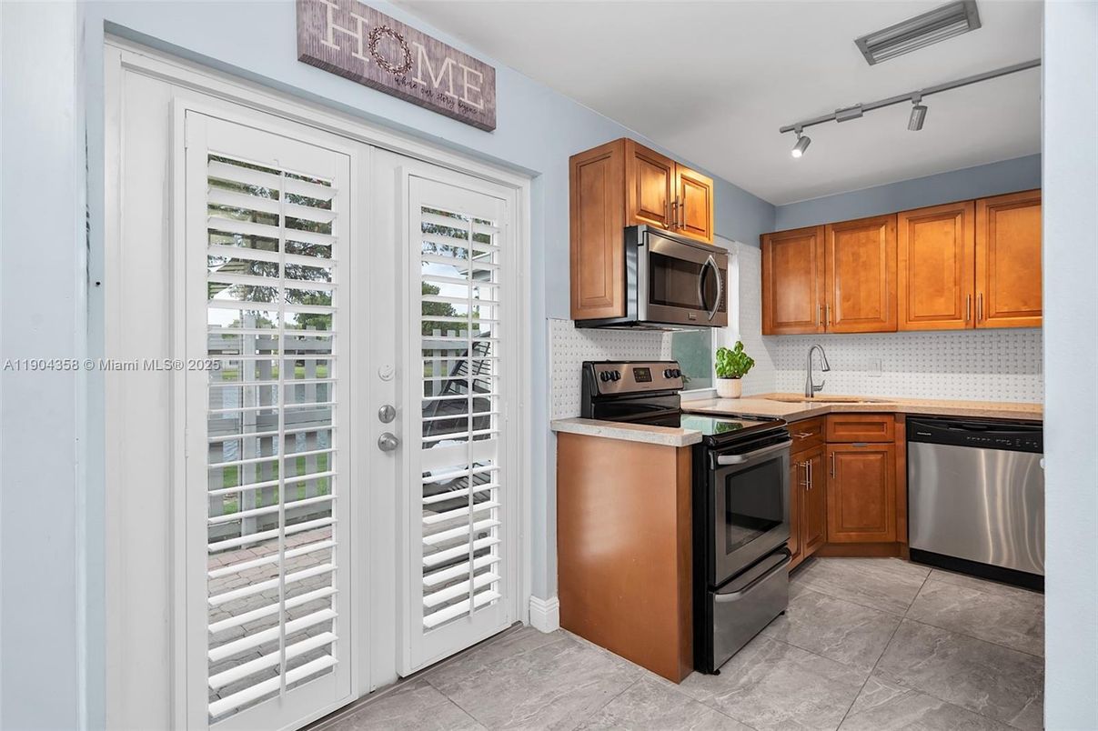 Interior, Kitchen, Stainless Steel Appliances
