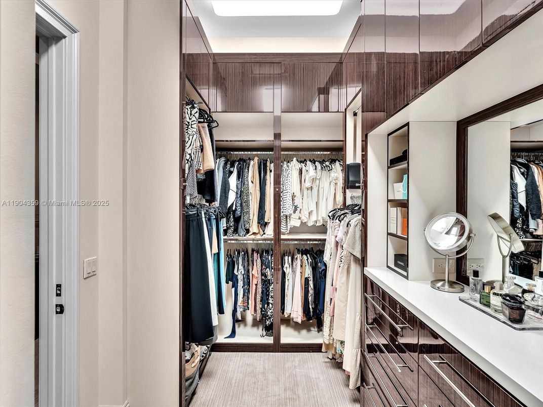Interior, Walk-in Closets