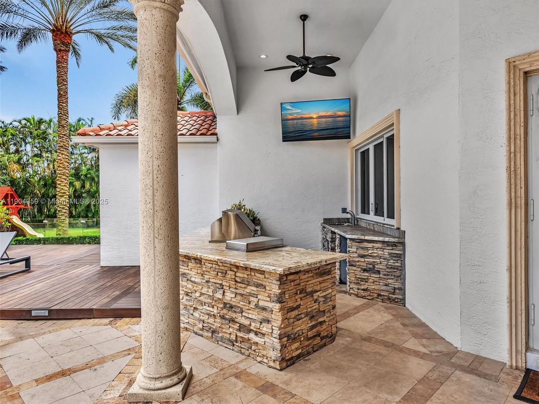 Exterior, Outdoor Kitchen