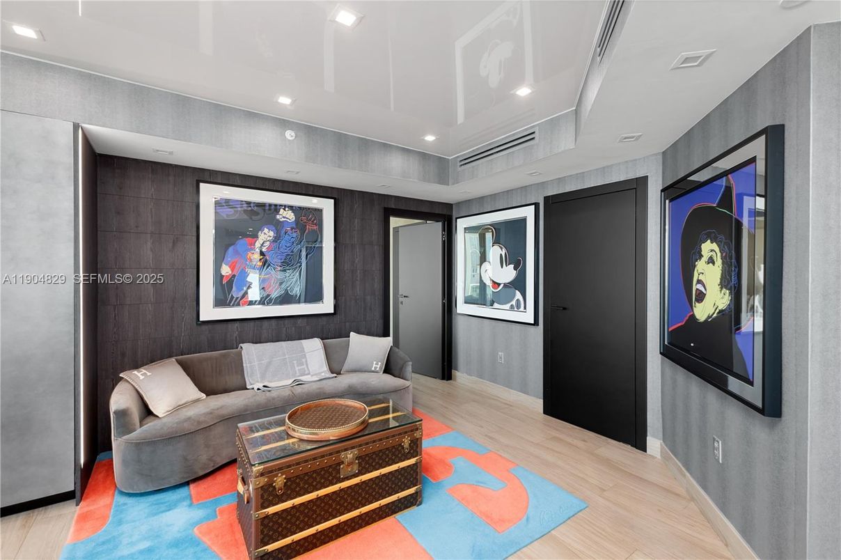 Interior, Living room, Recessed Lighting, Wood Texture Flooring