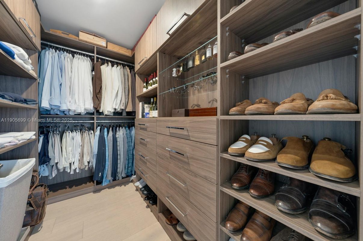 Interior, Walk-in Closets, Wood Texture Flooring