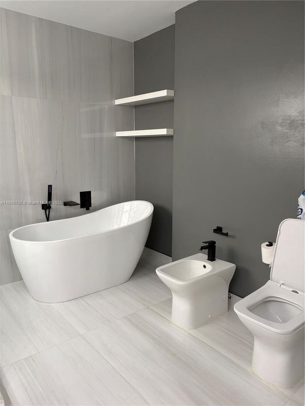 Bathroom, Free Standing Baths, Interior