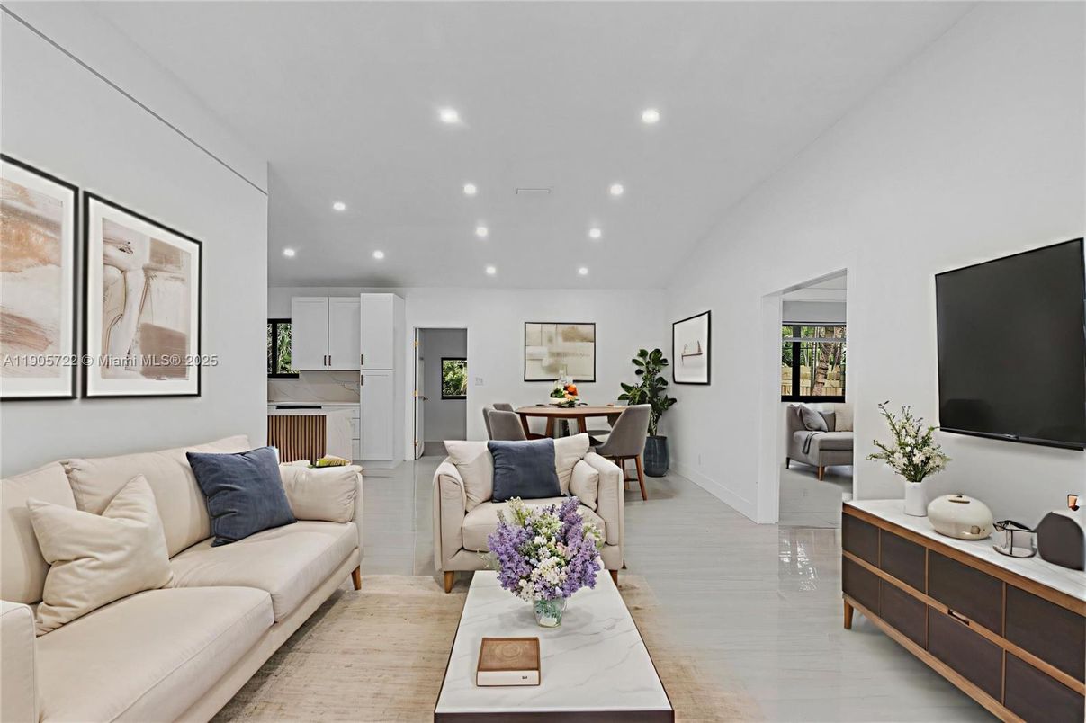Dining room, Interior, Kitchen, Living room, Recessed Lighting