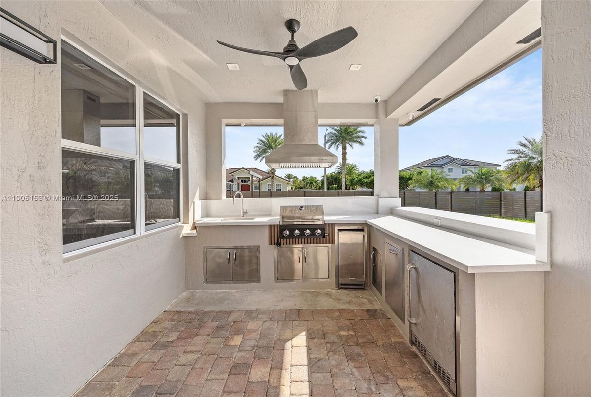 Exterior, Outdoor Kitchen