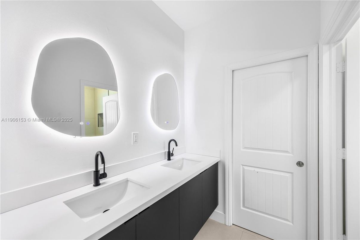 Bathroom, Dual Sink Vanities, Interior