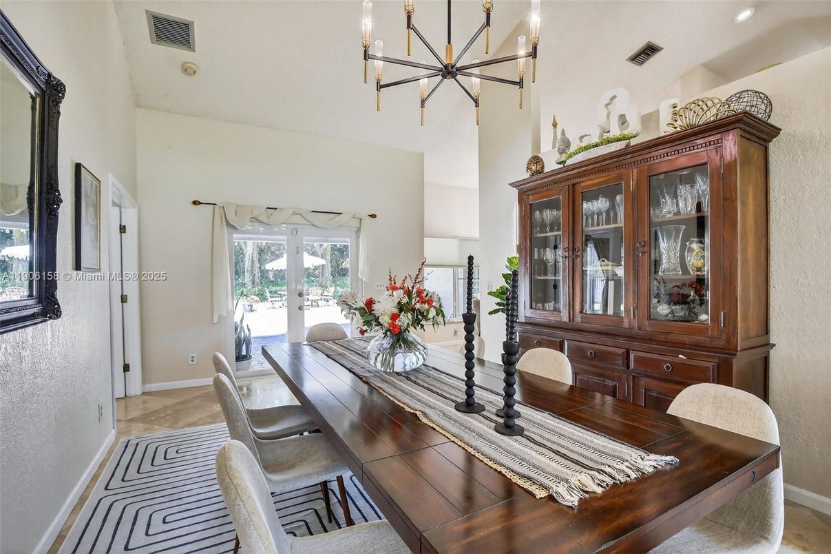 Chandelier, Dining room, Interior, Pendant Lights