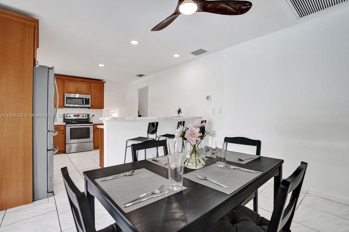 Dining room, Interior, Kitchen, Recessed Lighting, Stainless Steel Appliances