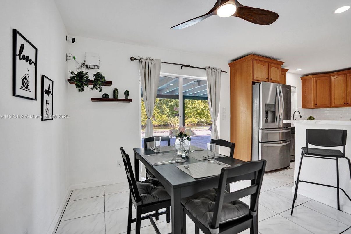 Dining room, Interior, Kitchen, Marble, Recessed Lighting, Stainless Steel Appliances