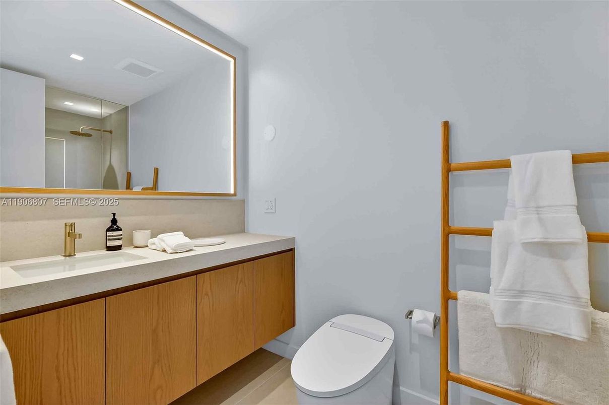 Bathroom, Interior, Recessed Lighting