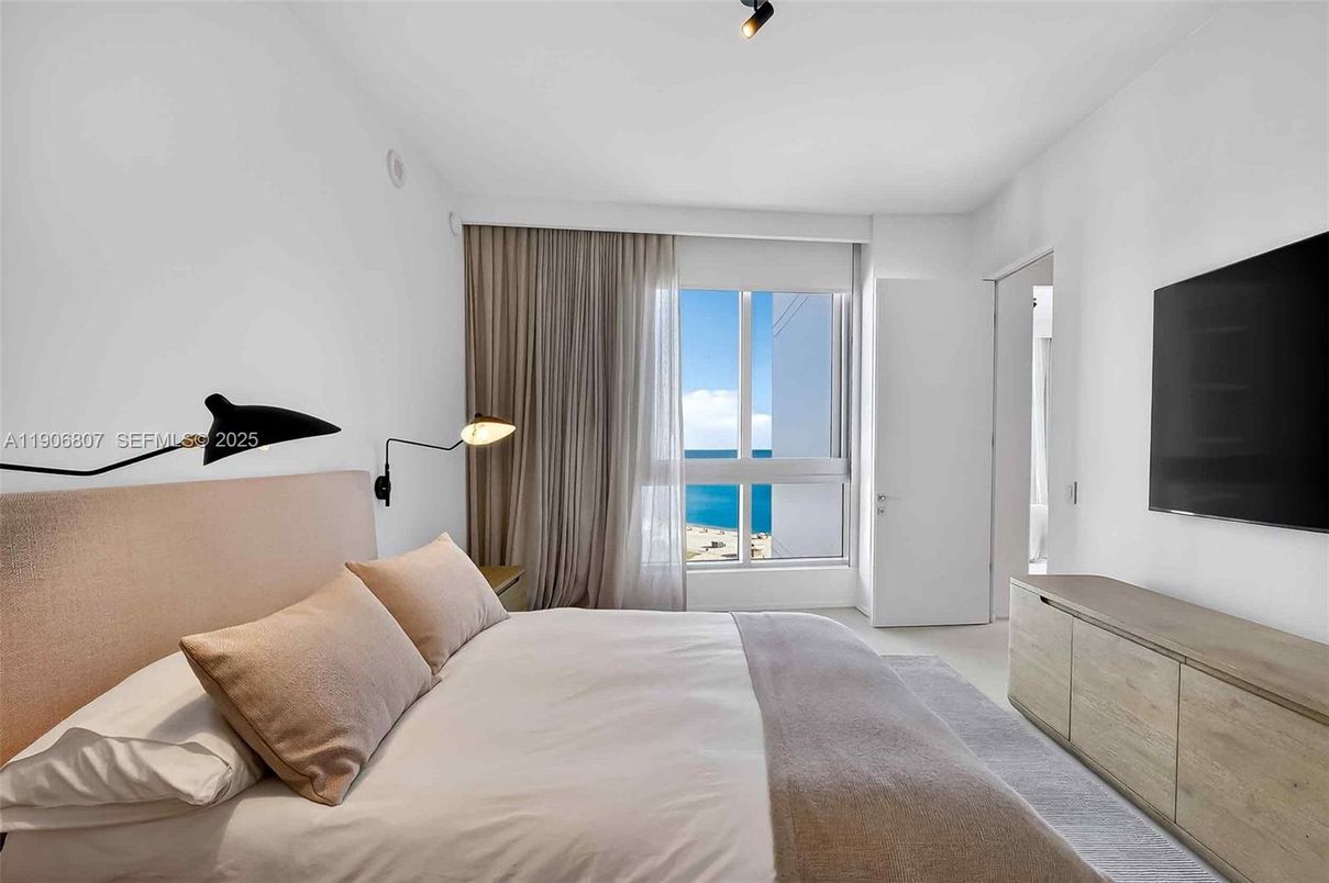 Bedroom, Interior, Water