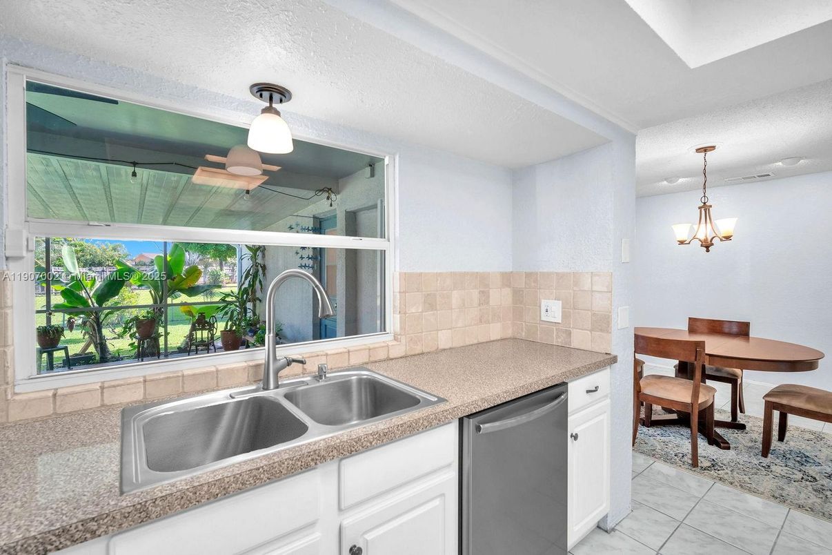 Chandelier, Dining room, Interior, Kitchen, Pendant Lights