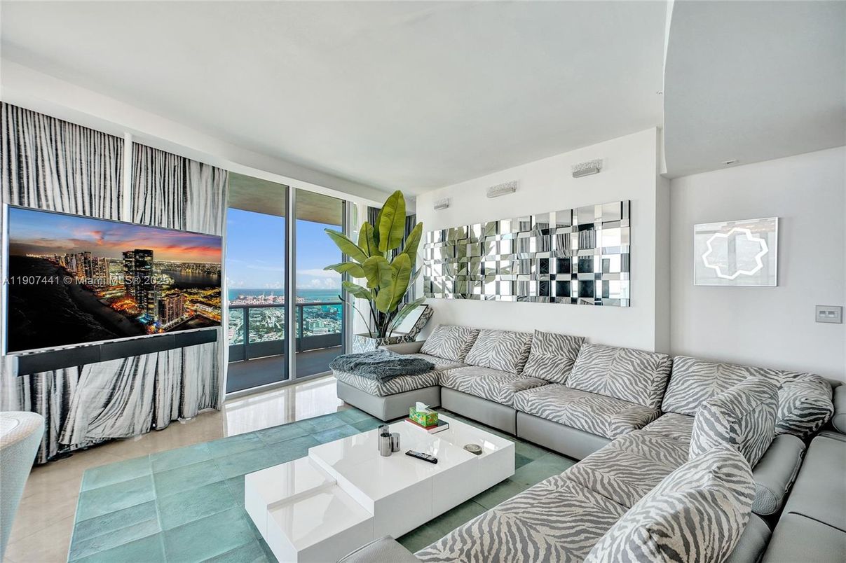 Interior, Living room, Water