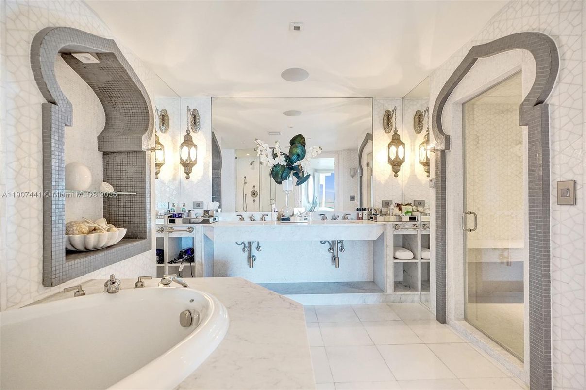 Bathroom, Dual Sink Vanities, Interior