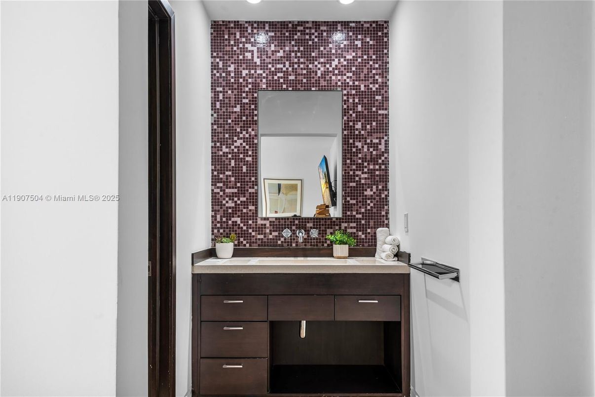 Bathroom, Interior, Recessed Lighting