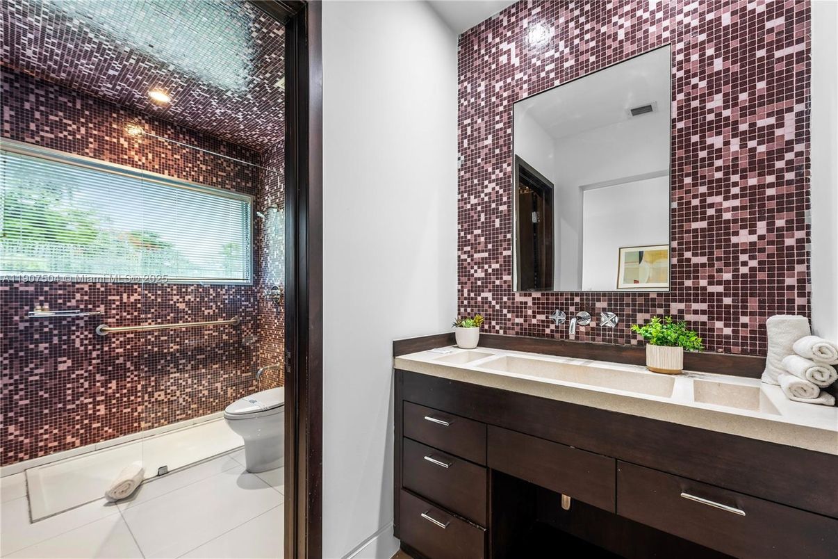 Bathroom, Interior, Recessed Lighting