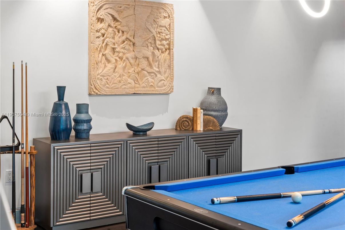 Billiard Table, Game Room, Interior