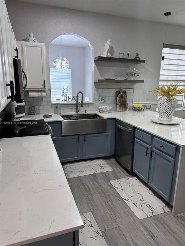 Interior, Kitchen, Pendant Lights, Wood Texture Flooring