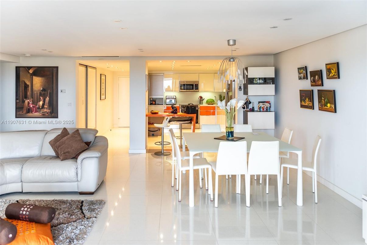 Chandelier, Dining room, Interior, Kitchen, Recessed Lighting, Stainless Steel Appliances
