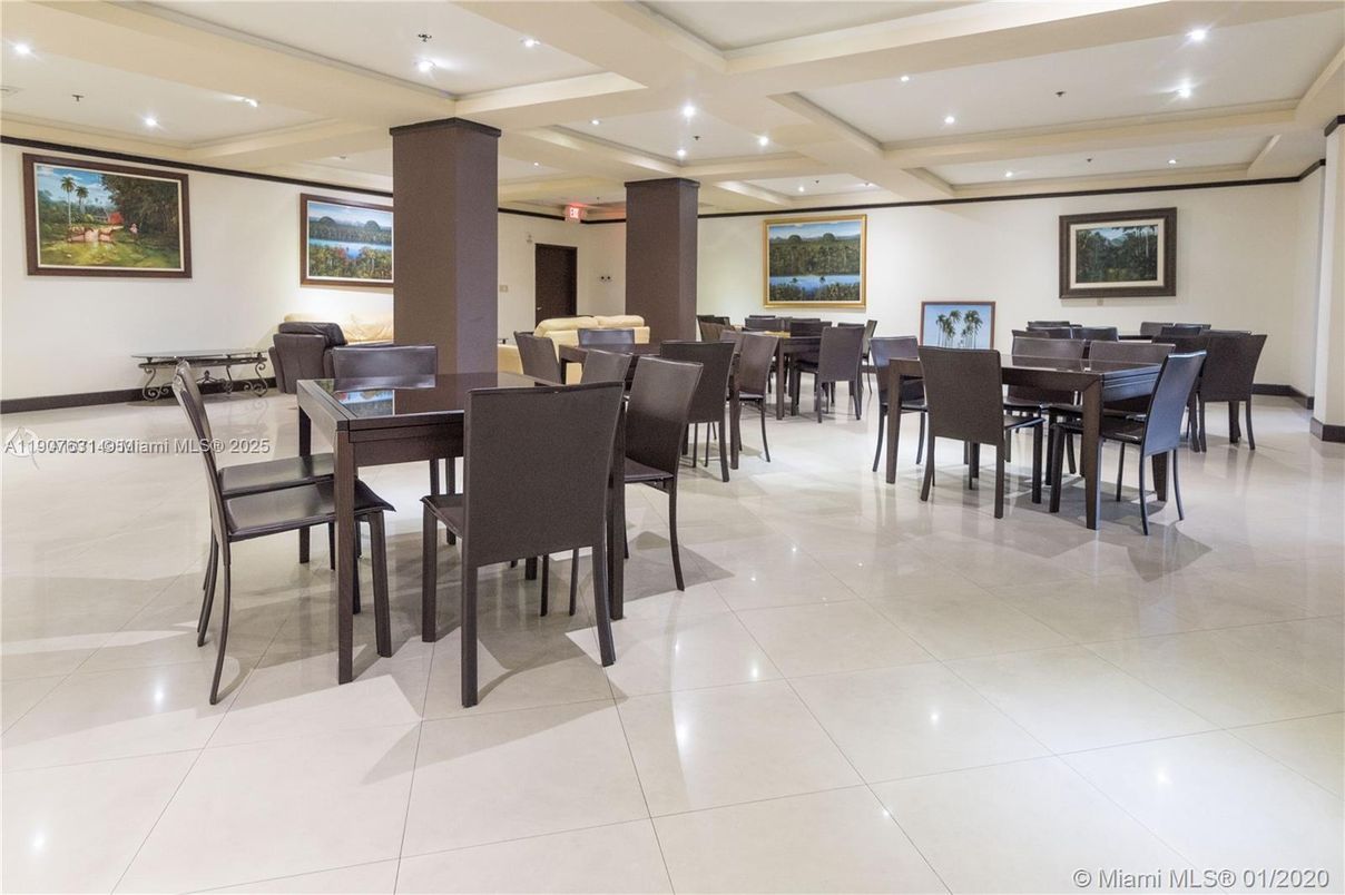 Dining room, Interior, Recessed Lighting