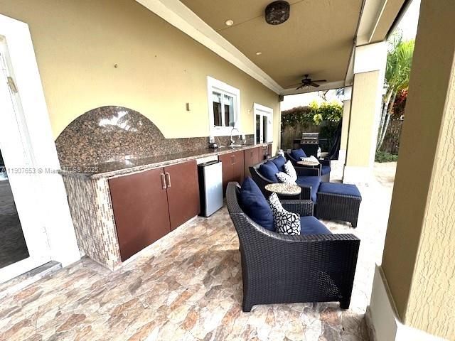 Exterior, Outdoor Kitchen