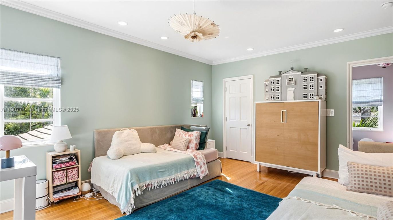 Bedroom, Interior, Pendant Lights, Recessed Lighting, Wood Texture Flooring