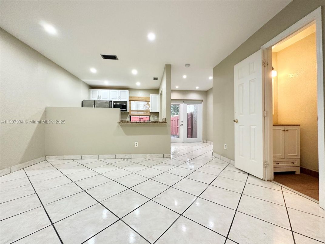 Empty room, Interior, Kitchen, Recessed Lighting