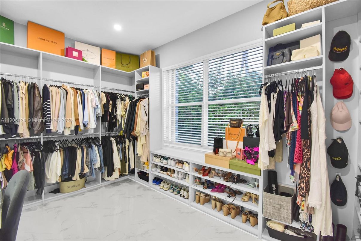 Interior, Marble, Recessed Lighting, Walk-in Closets