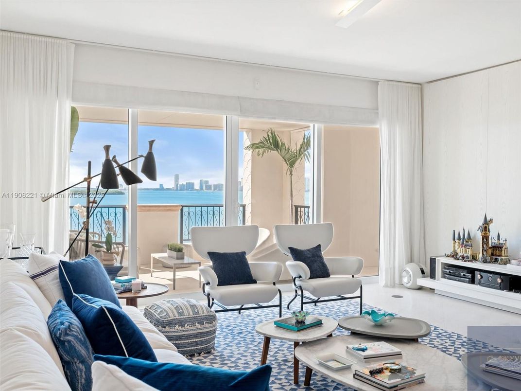 Interior, Living room, Water