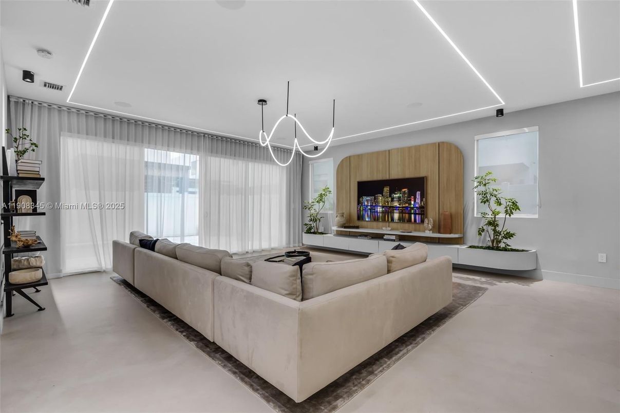 Interior, Living room, Pendant Lights, Recessed Lighting