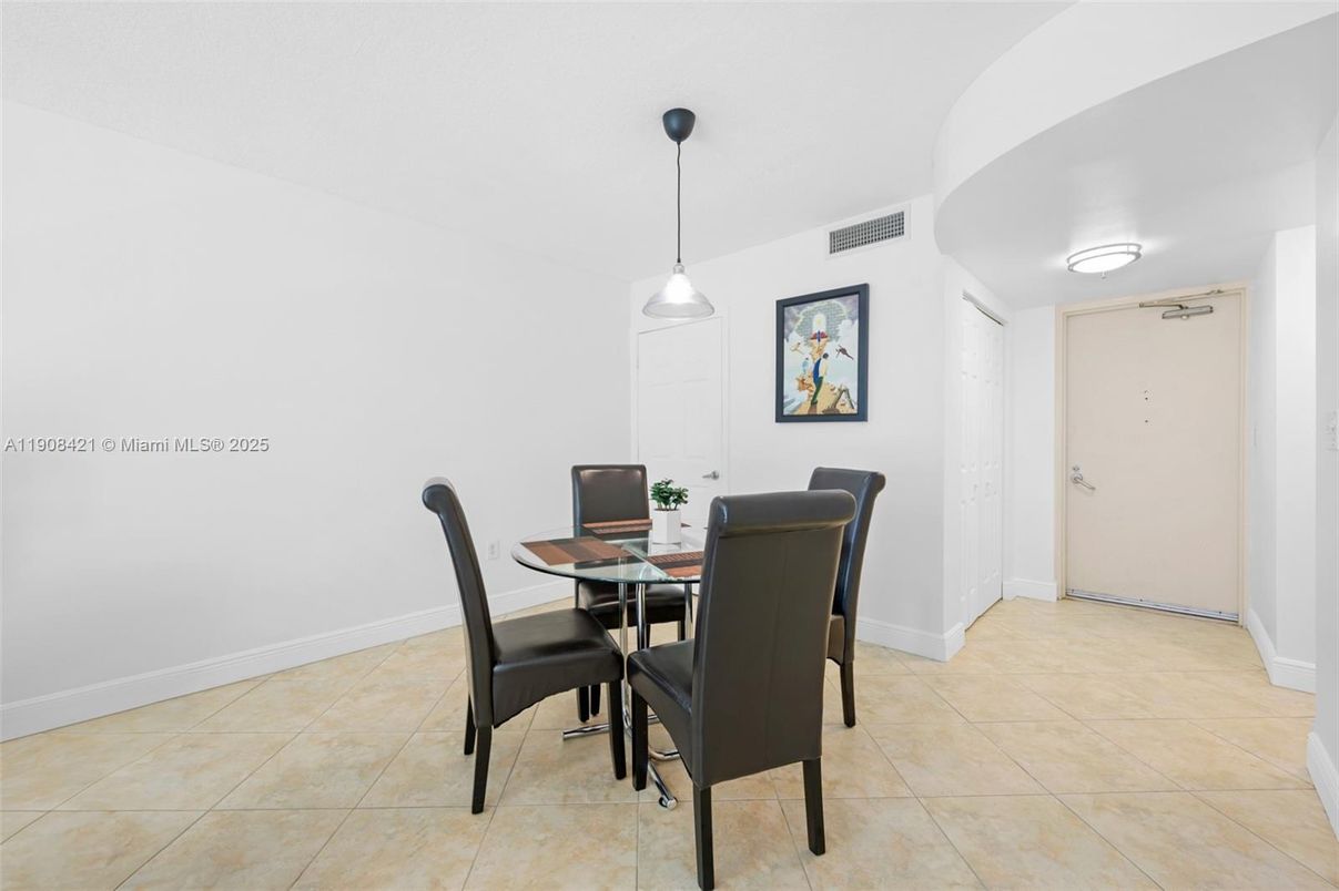 Dining room, Interior, Pendant Lights