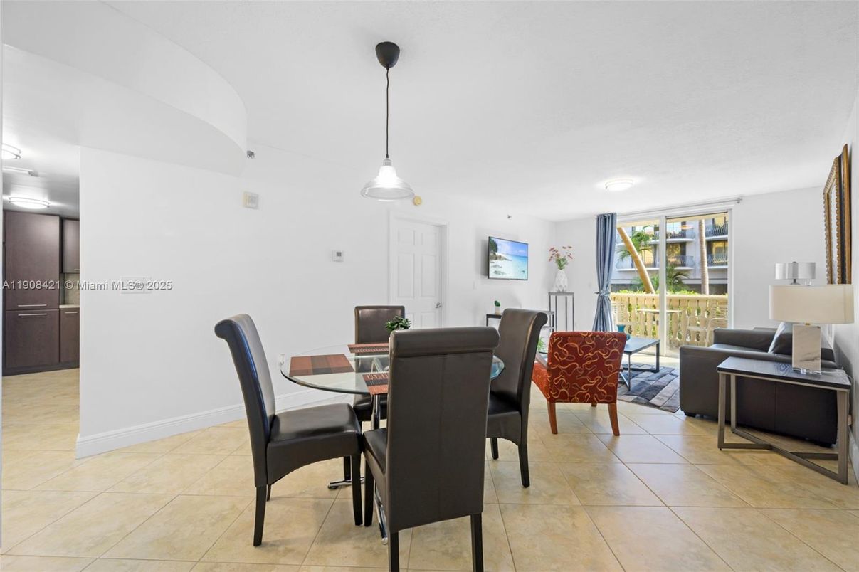 Dining room, Interior, Living room, Pendant Lights