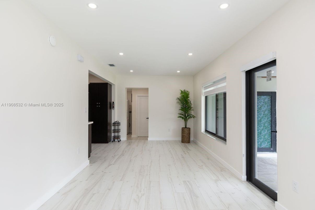 Empty room, Interior, Marble, Recessed Lighting