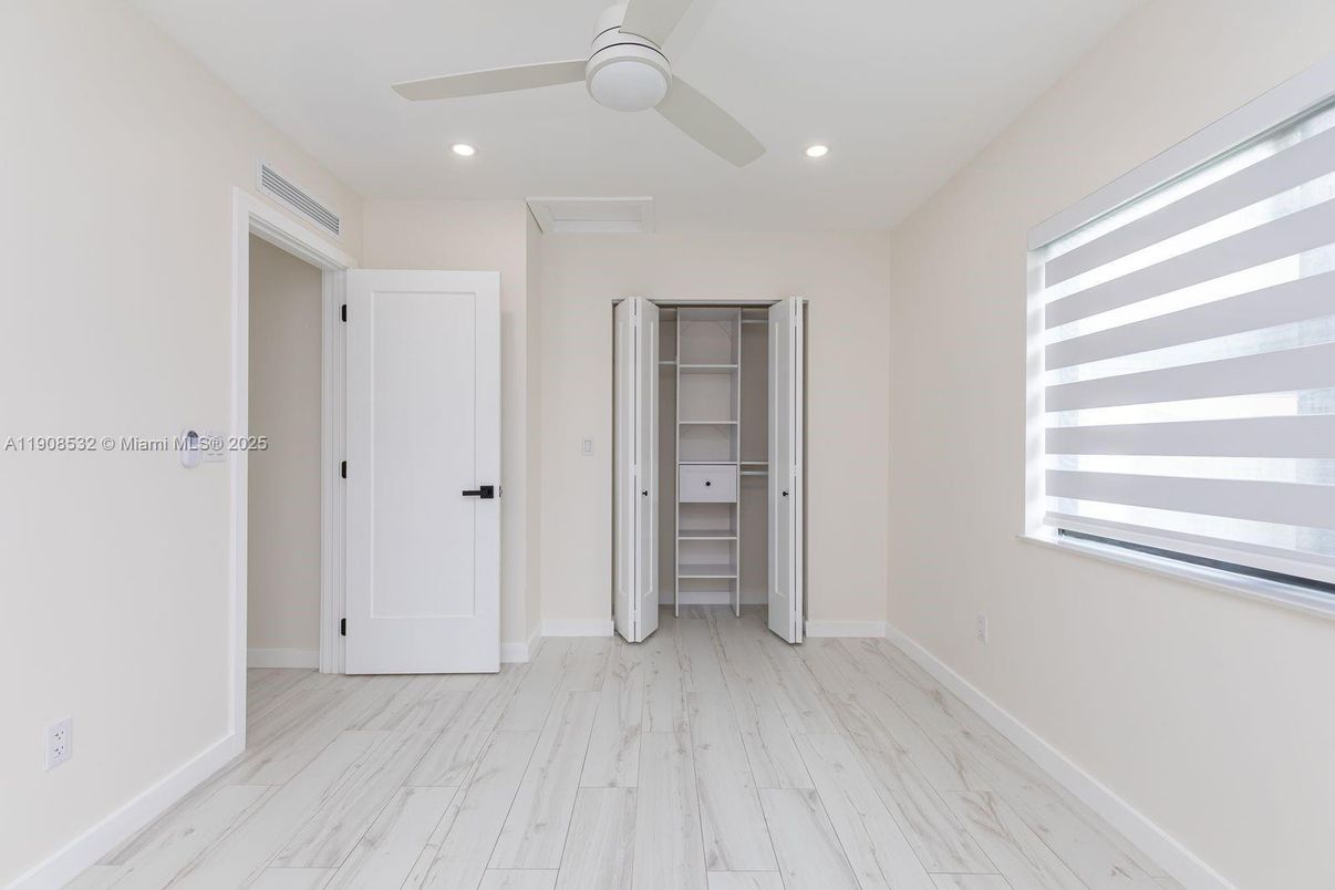 Empty room, Interior, Marble, Recessed Lighting
