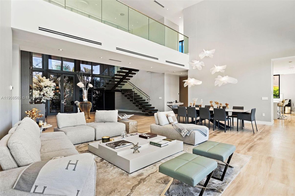 Dining room, Interior, Living room, Recessed Lighting, Wood Texture Flooring