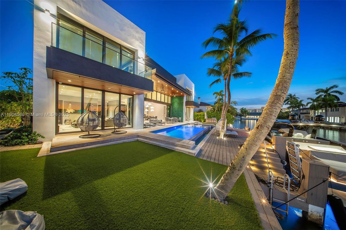 Backyard, Exterior, Pool, Water