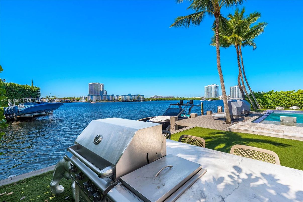 Exterior, Pool, Water