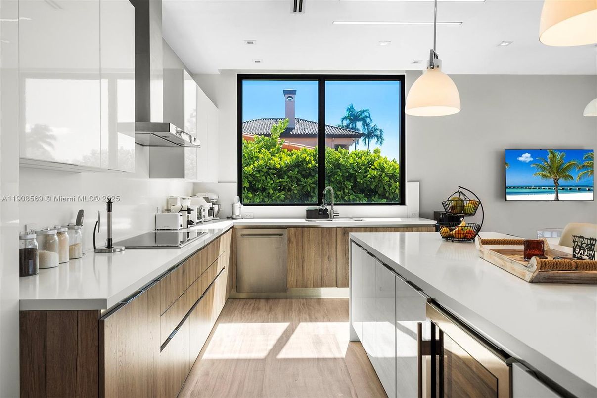 Interior, Kitchen, Pendant Lights, Recessed Lighting, Wood Texture Flooring