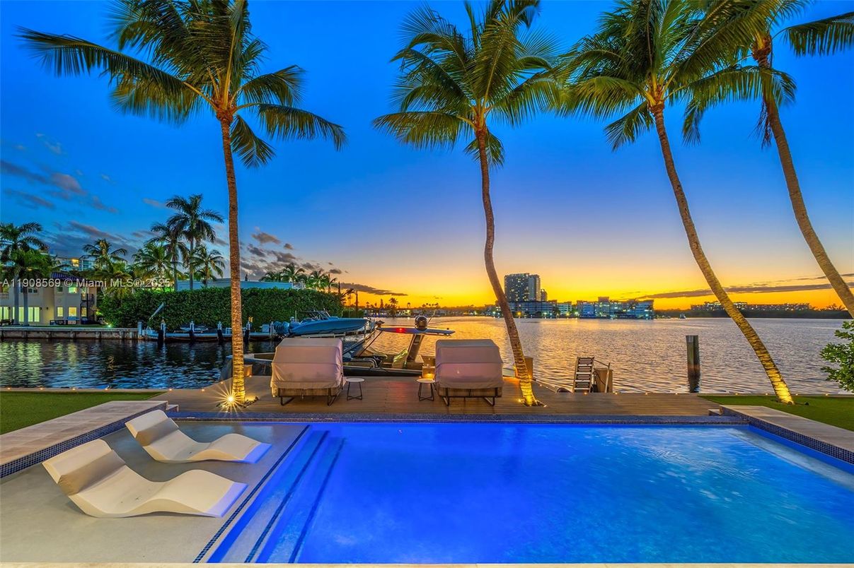 Exterior, Pool, Water