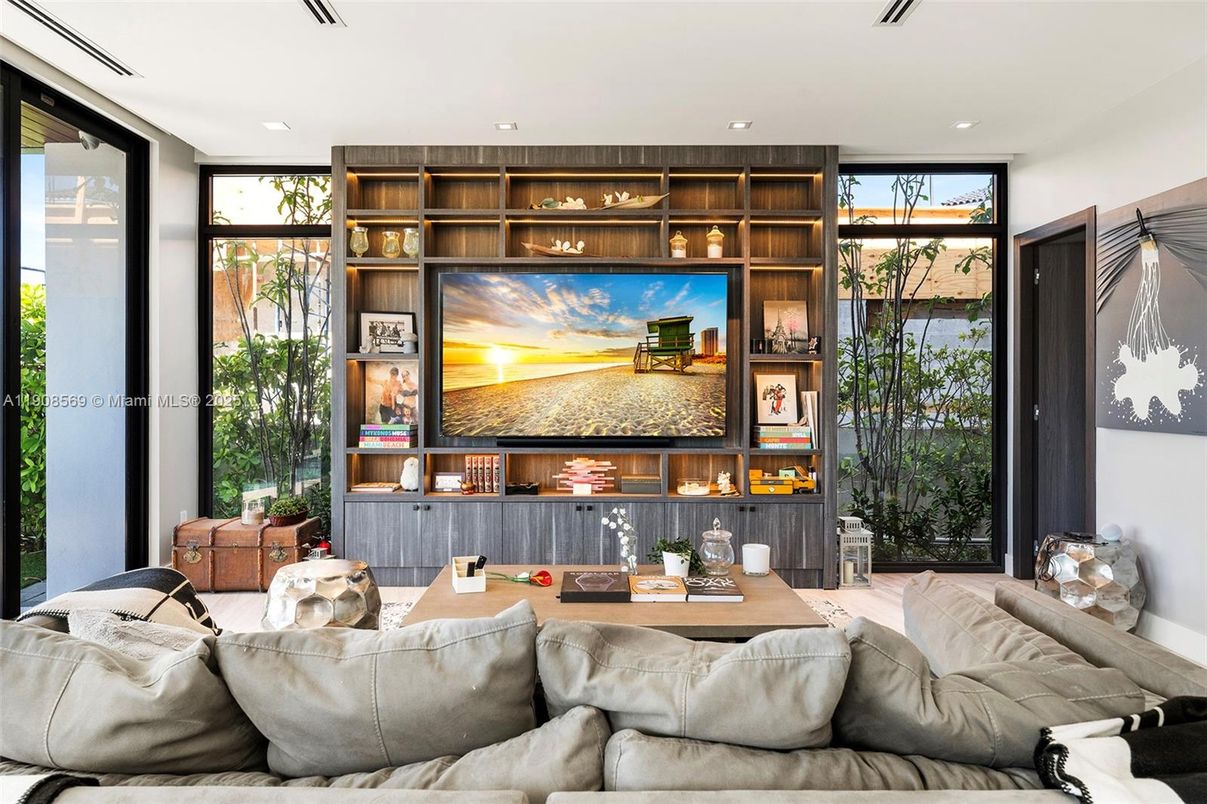 Fireplace, Interior, Living room, Recessed Lighting