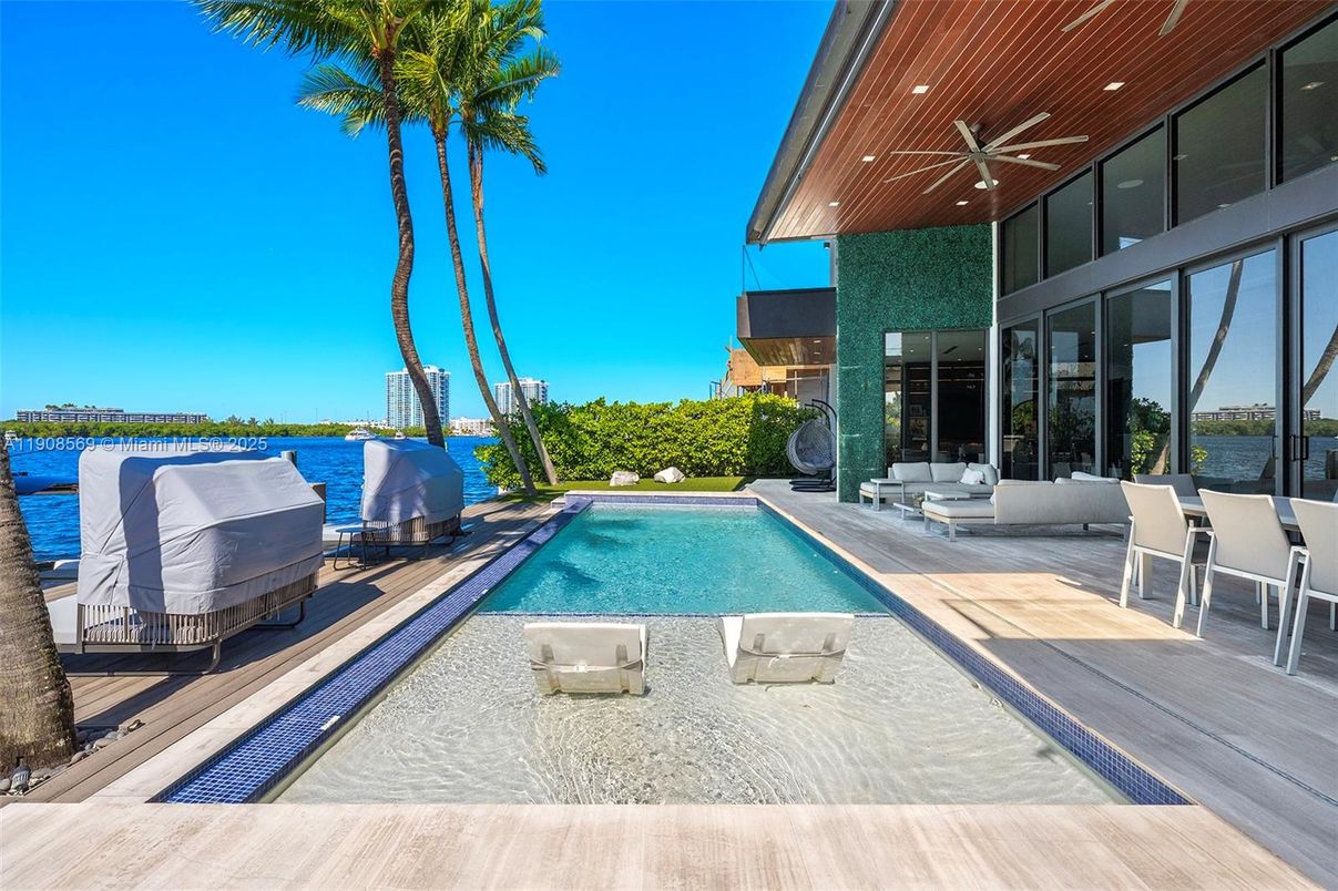 Exterior, Pool, Water