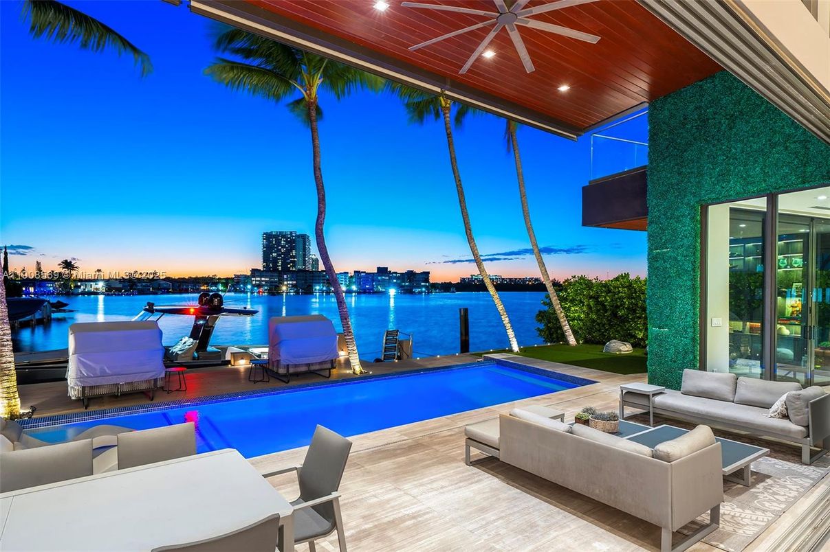 Exterior, Pool, Recessed Lighting, Water