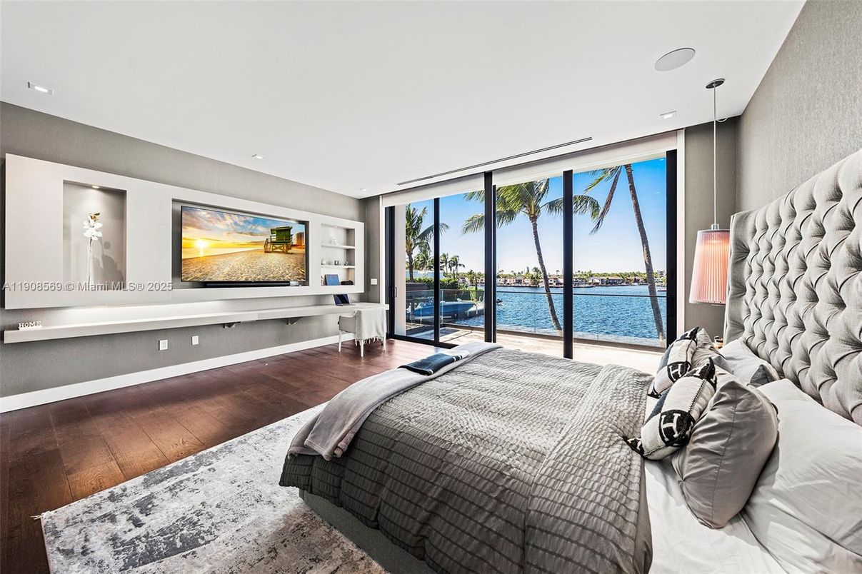 Bedroom, Interior, Pendant Lights, Recessed Lighting, Water, Wood Texture Flooring