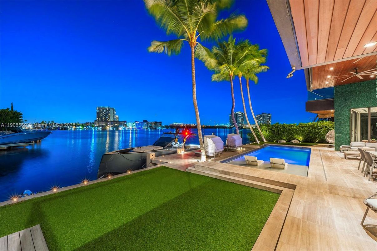 Exterior, Pool, Water