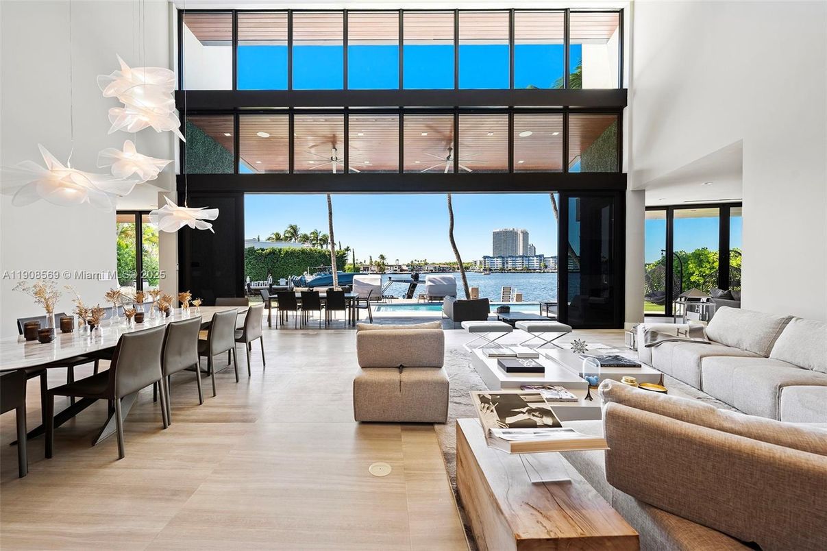 Dining room, Interior, Living room, Pendant Lights, Recessed Lighting, Water