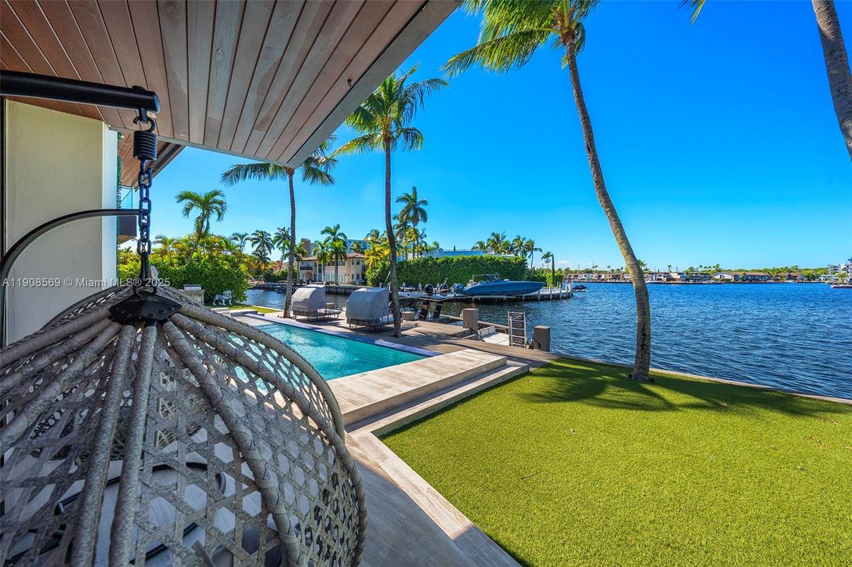 Exterior, Pool, Water