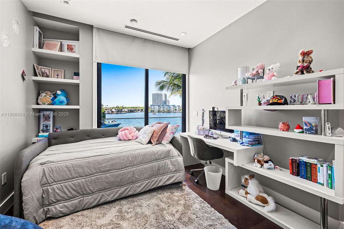 Bedroom, Home Office, Interior, Recessed Lighting, Water, Wood Texture Flooring