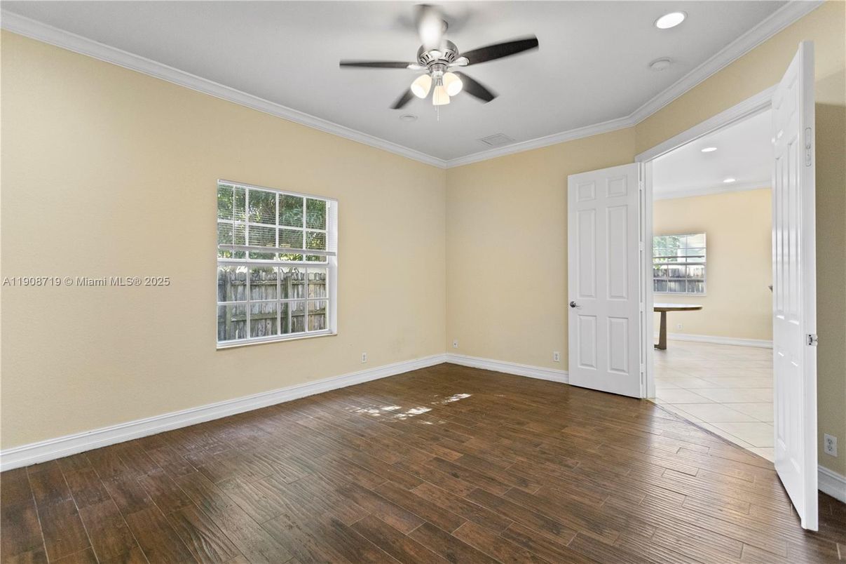 Empty room, Interior, Recessed Lighting, Wood Texture Flooring