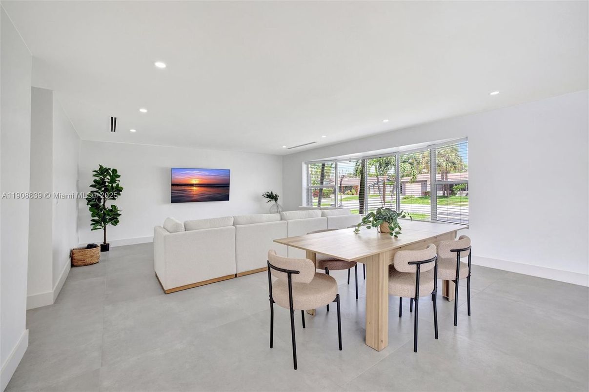 Dining room, Interior, Living room, Recessed Lighting