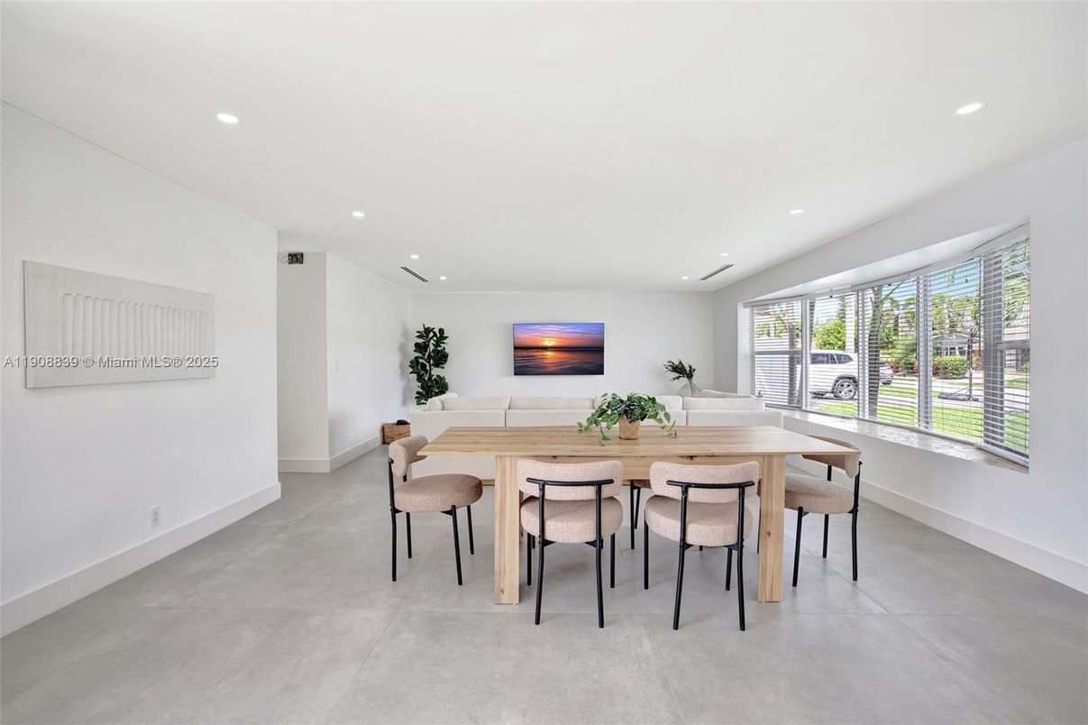 Dining room, Interior, Recessed Lighting