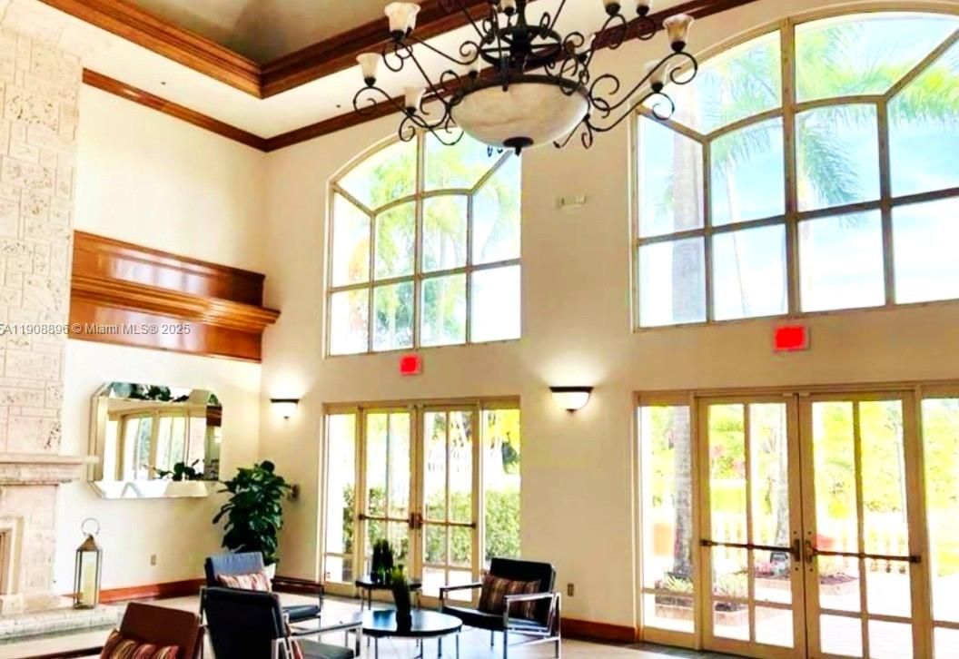 Chandelier, Dining room, Fireplace, Interior, Piano